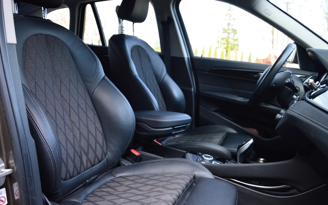 BMW X1 cena 119900 przebieg: 57000, rok produkcji 2019 z Zdzieszowice małe 497